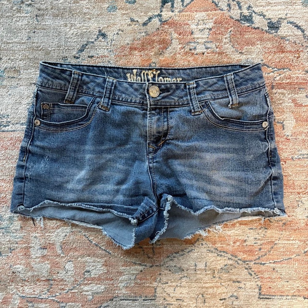 Wallflower Women Blue Low Rise Denim Shorts Frayed Hem Y2K Size 11
